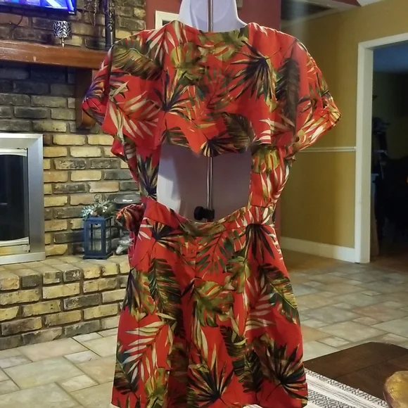 Sketchbook (boutique) wrap Romper with open back - Picture 4 of 10